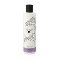 Unique shampoo for colored hair - protects against fading Unique shampoo for colored hair - protects against fading