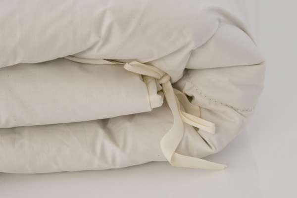PureNature camel hair duvet 4 seasons with tying straps