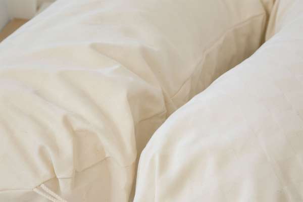 Side sleeper pillow - nursing pillow: With organic cover & kapok filling