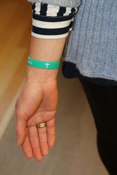 Gluten intolerance bracelet for allergy sufferers