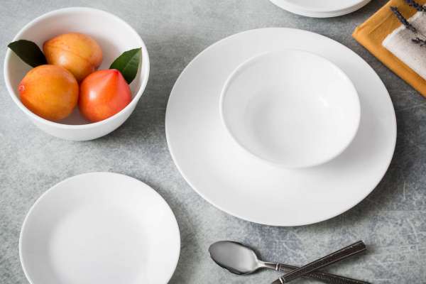 Corelle glass cake plate - white, scratch and heat resistant up to 176° C