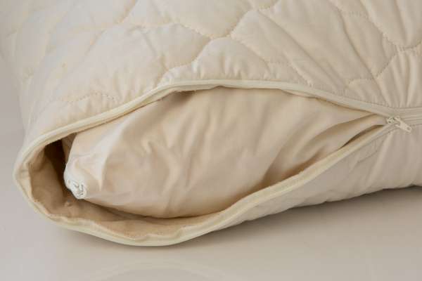 PureNature latex flock pillow with quilted organic cotton cover