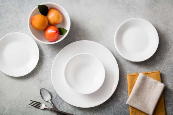Corelle glass cake plate - white, scratch and heat resistant up to 176° C