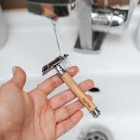 Preview: EcoYou shaver olive wood wooden handle - for plastic free bathroom Preview: EcoYou shaver olive wood wooden handle - for plastic free bathroom