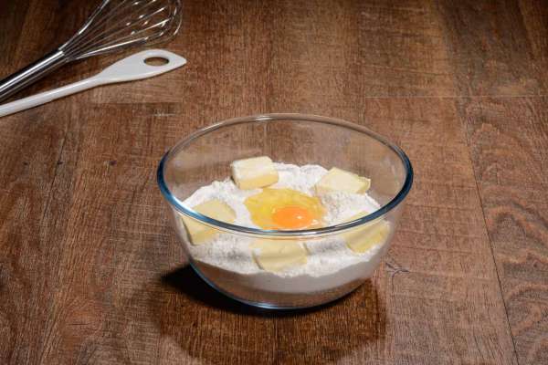 Mixing bowl, made of glass